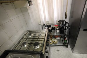 冷蔵庫、オーブン、コンロ、コーヒー / ティーメーカー