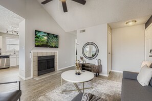 Smart TV, fireplace