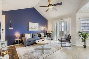 智能电视、壁炉