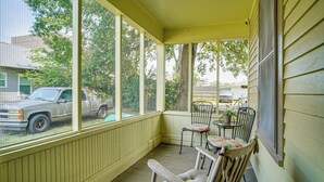 A porch with a covered seating area, a small table, and chairs. - Walkable Dtwn Lafayette Home w/ Screened Porch (Lafayette)