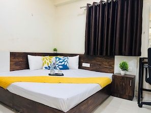 Executive Double or Twin Room | Desk, free WiFi