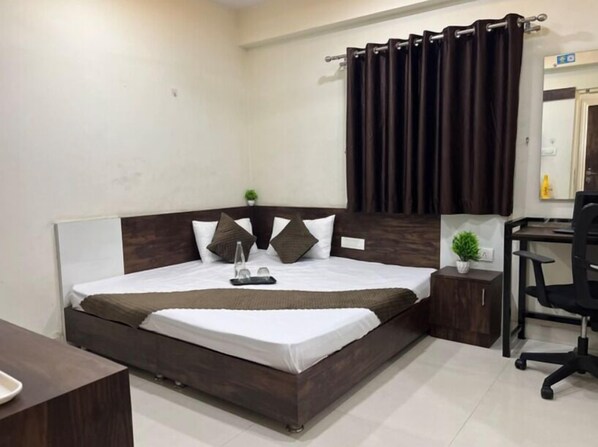 Executive Room Double Bed | โต๊ะทำงาน, Wi-Fi ฟรี