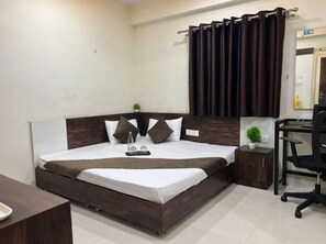 Executive Room Double Bed | Desk, free WiFi - MyWorkStay Stylish Accommodation in BTM (Bengaluru)