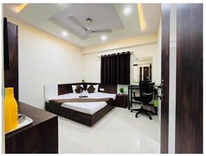 Executive Room Double Bed | โต๊ะทำงาน, Wi-Fi ฟรี
