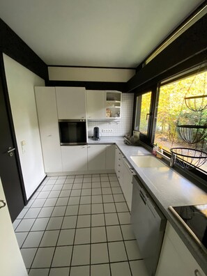 Refrigerador, horno, parrilla de estufa y lavavajillas 