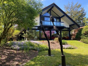 Property grounds - Holiday Home 'Mit Ruhe Wasser Licht' with Private Terrace, Private Garden and Wi-Fi (Grünheide (Mark))