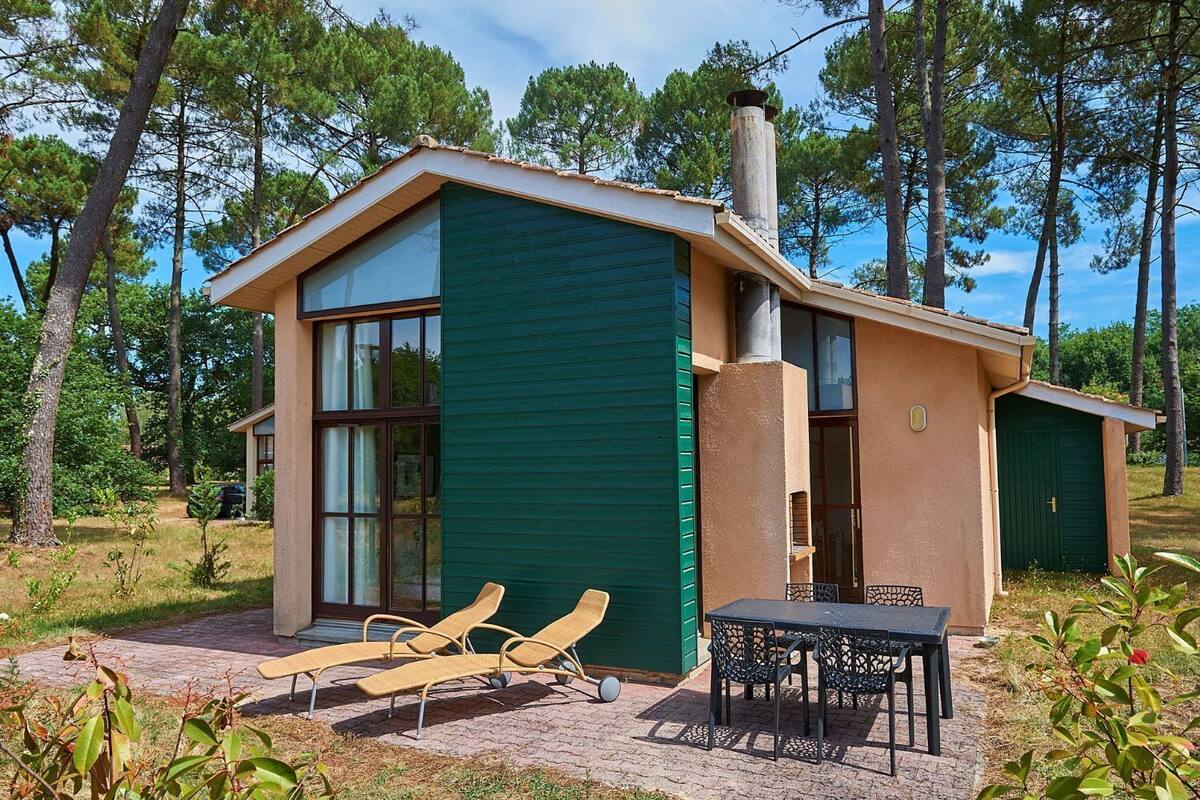 Chalé, vista para o jardim | Fachada da propriedade