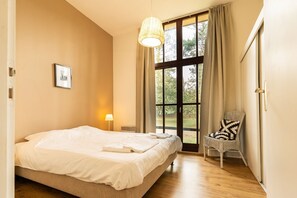 Comfort-huvila, näköala puutarhaan | Äänieristys, silitysrauta/-lauta, ilmainen Wi-Fi, vuodevaatteet