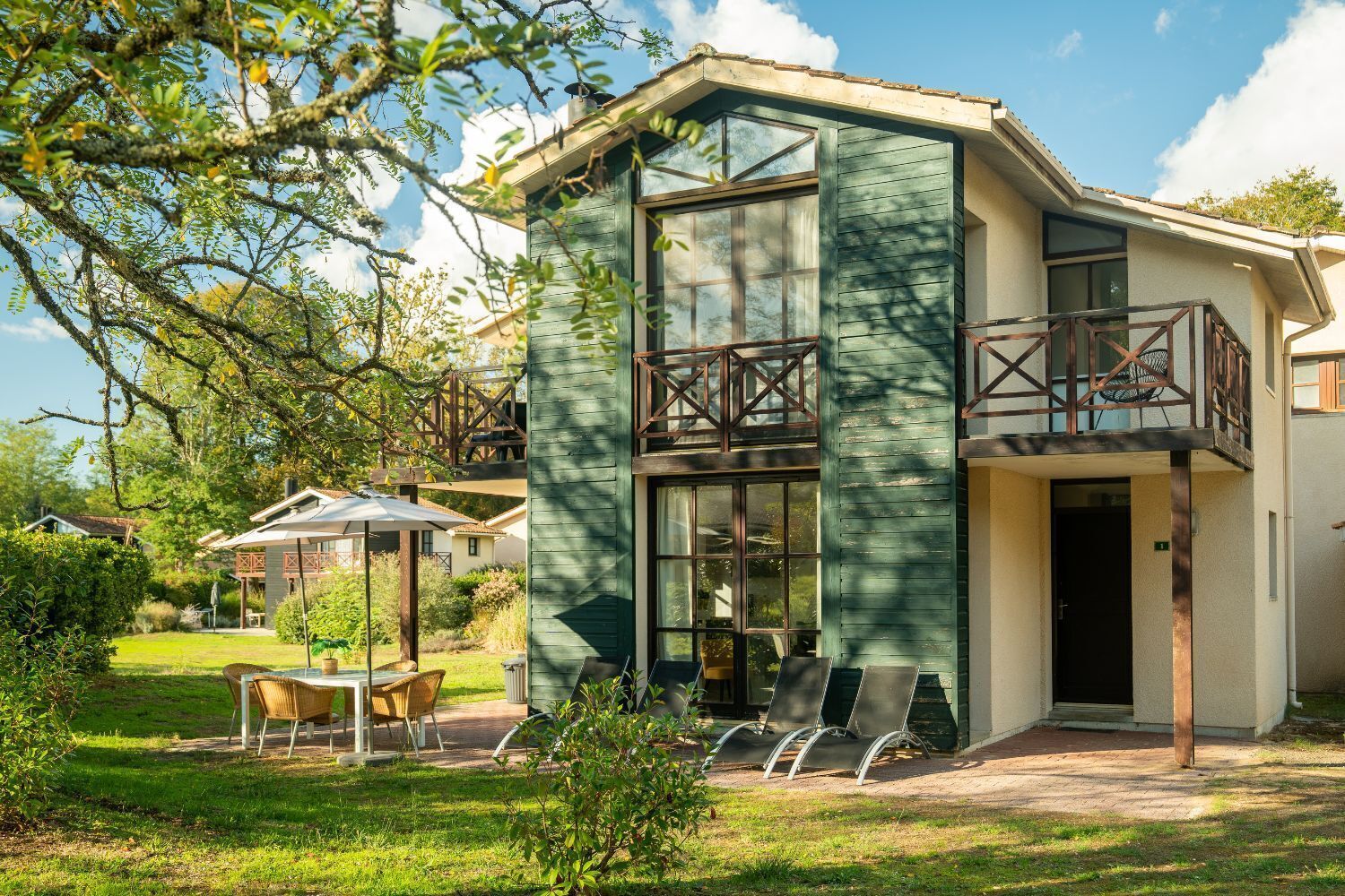 Villa – comfort, hageutsikt, hageområde | Fasade