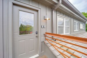 Exterior detail - Shop, Dine & Unwind: Dtwn Blowing Rock Retreat! (Blowing Rock)