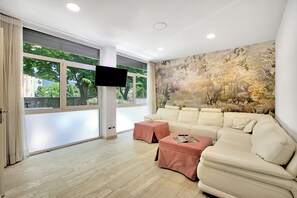 Family Apartment, Multiple Bedrooms (Residenza Albachiara) | Living area | 21-inch flat-screen TV with cable channels - Residenza Albachiara (Riva del Garda)