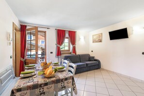 21-inch flat-screen TV with cable channels - Baita Menin Apartments (Livigno)