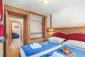 Family Apartment, Multiple Bedrooms (Archillea) - Baita Menin Apartments (Livigno)