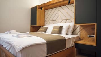Deluxe Apartment, Park View | In-room safe, blackout drapes, iron/ironing board, free WiFi