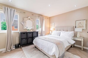 3 chambres, fer et planche à repasser, Wi-Fi, draps fournis