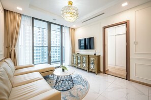 Suite, City View | Egyptian cotton sheets, premium bedding, down comforters