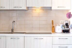 Fridge, stovetop, coffee/tea maker, electric kettle