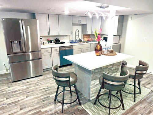 New Spacious Walkout Basement in Parker with Private Entry-Bedrom-Kitchen-Closet