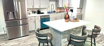 New Spacious Walkout Basement in Parker with Private Entry-Bedrom-Kitchen-Closet