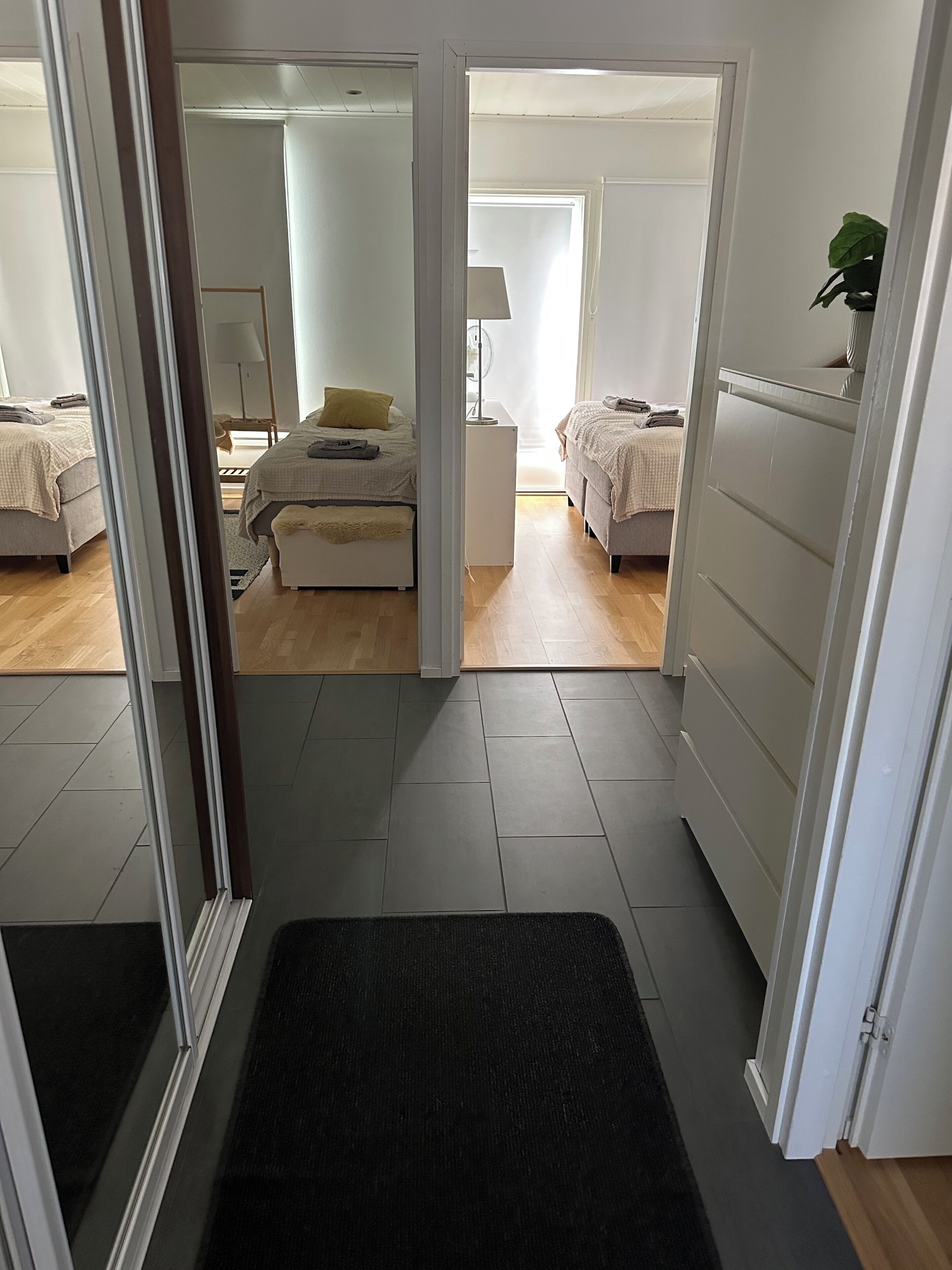 4 makuuhuonetta, silitysrauta/-lauta, vauvan matkasänky, ilmainen Wi-Fi