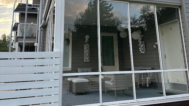 A modern house with large glass windows, a wooden deck, and a metal staircase. - Virpiniemen Maston Villa, Oulu (8 persons) (Oulu)