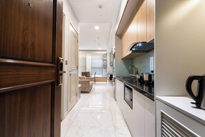 Family Suite, 3 Bedrooms, Club lounge access, City View | Private kitchen | Full-sized fridge, microwave, oven, stovetop