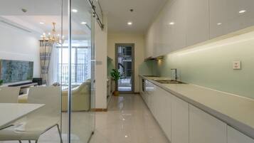 Royal Suite, 1 Bedroom, Club lounge access, City View | Private kitchen | Full-sized fridge, microwave, oven, stovetop