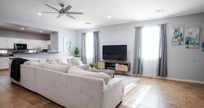 Spacious 4-bedroom house in amazing El Mirage with AC