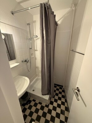 Shower, hair dryer, towels, soap - Modern vacation apartment in Kleve No. 5 - very centrally located (Kleve)