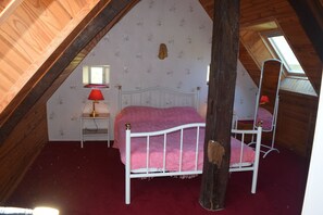 2 bedrooms, iron/ironing board, bed sheets