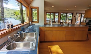 Signature House, 5 Bedrooms, Patio, Lake View | Private kitchen | Fridge, microwave, oven, stovetop
