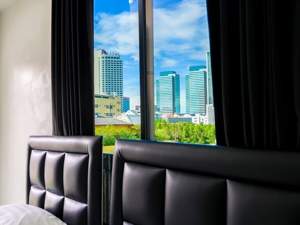 Double Room, 1 King Bed, Balcony, City View | Desk, free WiFi