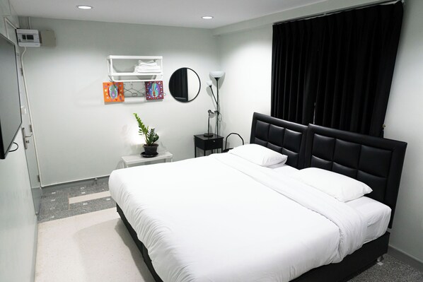 Double Room, 1 King Bed, Balcony, City View | Desk, free WiFi