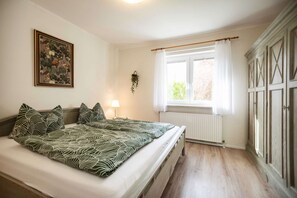 2 habitaciones, tabla de planchar con plancha, wifi y ropa de cama