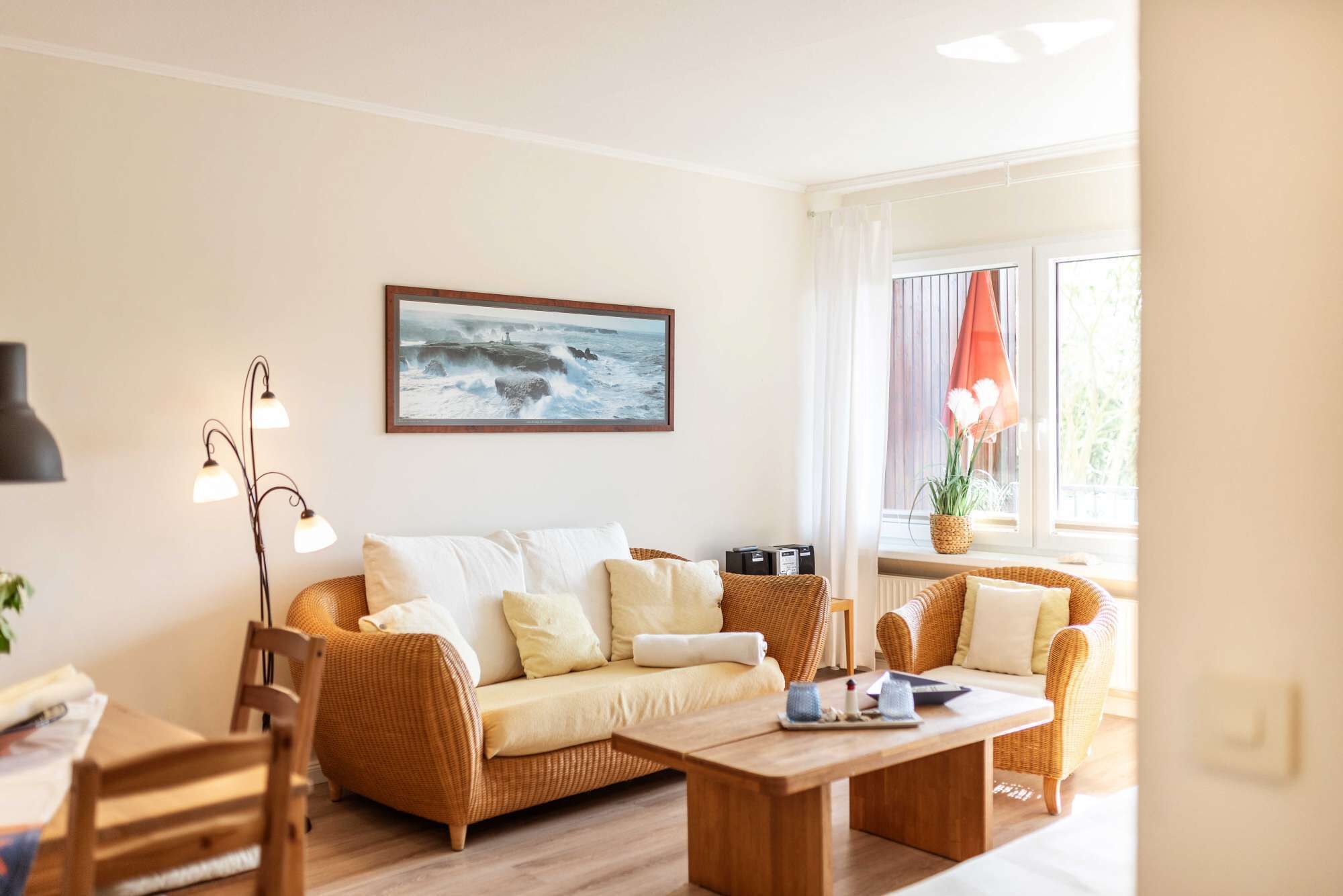 Fernseher, DVD-Player, Tischfußball, Tischtennisplatte