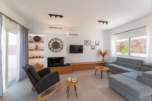 Smart TV, table tennis