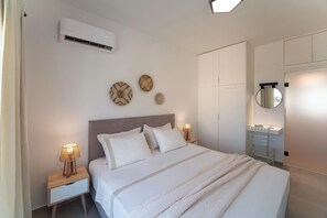 3 chambres, chambres insonorisées, fer et planche à repasser