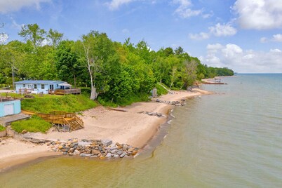 North Bound 25 - Family Compound With 5 Cottages!