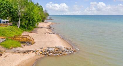 North Bound 25 - Family Compound With 5 Cottages!