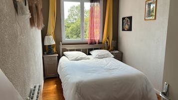 11 slaapkamers, een strijkplank/strijkijzer, beddengoed