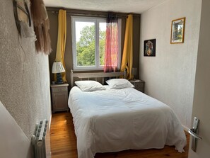 11 makuuhuonetta, silitysrauta/-lauta, vuodevaatteet