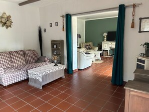 Télévision, table de tennis de table