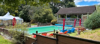 Tenuta completa Les Hiboux con piscina riscaldata e sala ricevimenti