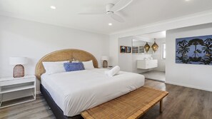 4 bedrooms, internet, bed sheets