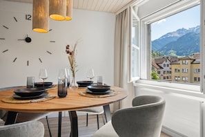 Dining - AlpsView Jade/FreeParking/AC/Andermatt/Lucerne (Altdorf)