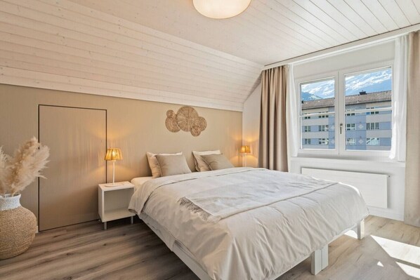 2 chambres, bureau, fer et planche à repasser, accès au Wi-Fi (inclus)