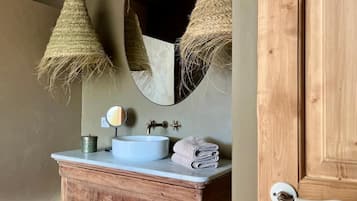 Superior Double Room, Garden View | Bathroom