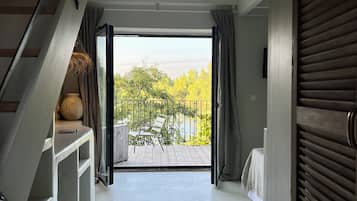 Quarto quádruplo família, vista para o rio | Cortinas blackout, quartos à prova de som, ferros/tábuas de passar roupa