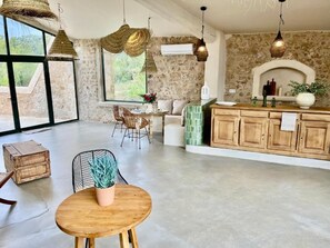 Esmorzar diari d'estil bufet gratuït