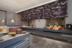 Buffet déjeuner gratuit tous les jours